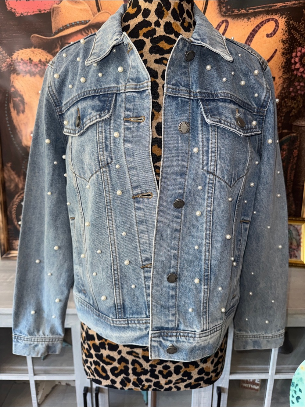 Veveret Pearl Embellished Light Wash Denim Jean Jacket Size Large